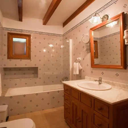 Sleeps 4 Pool Air Con Wifi